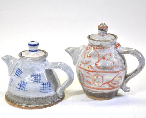 50% OFF! Rurubu Kobo Works Pair Soy Sauce Bottle Red & Blue A group of works with a wide variety of styles and wonderful sensibilities Estate Sale! HNK