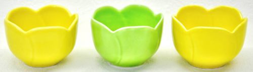 50% OFF! Assortment of colorful small bowls 3 pieces Cute small bowls with tulip motif Width 6cm X Height 4cm Estate sale! SMS