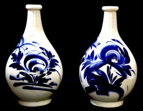 50% OFF! Jidaimono Koimari Edo period dyed arabesque crest vs. sake bottle 27 cm! Estate sale! NKS