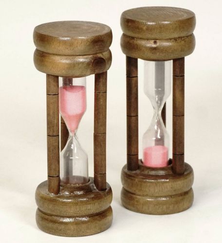 Vintage Hourglass Wooden / Wood 3 Minute Timer 2 Piece Set The dry taste of aged wood is wonderful! Diameter 4 cm Height 10 cm TKM
