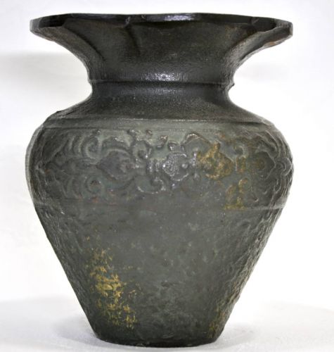 50％OFF! 昭和ビンテージ　南部鉄器　花瓶　旧家蔵出品　経年の味わい感たっぷりです! 直径１１cm 高さ １３．５cm　①IK