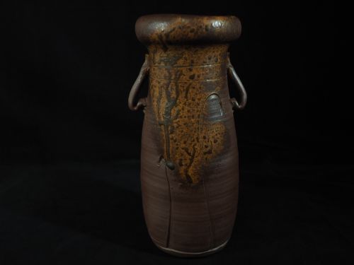Bizen yakisudare glaze flower vase with ears A masterpiece with a strong Bizen ware pottery texture and dripping glaze crests.